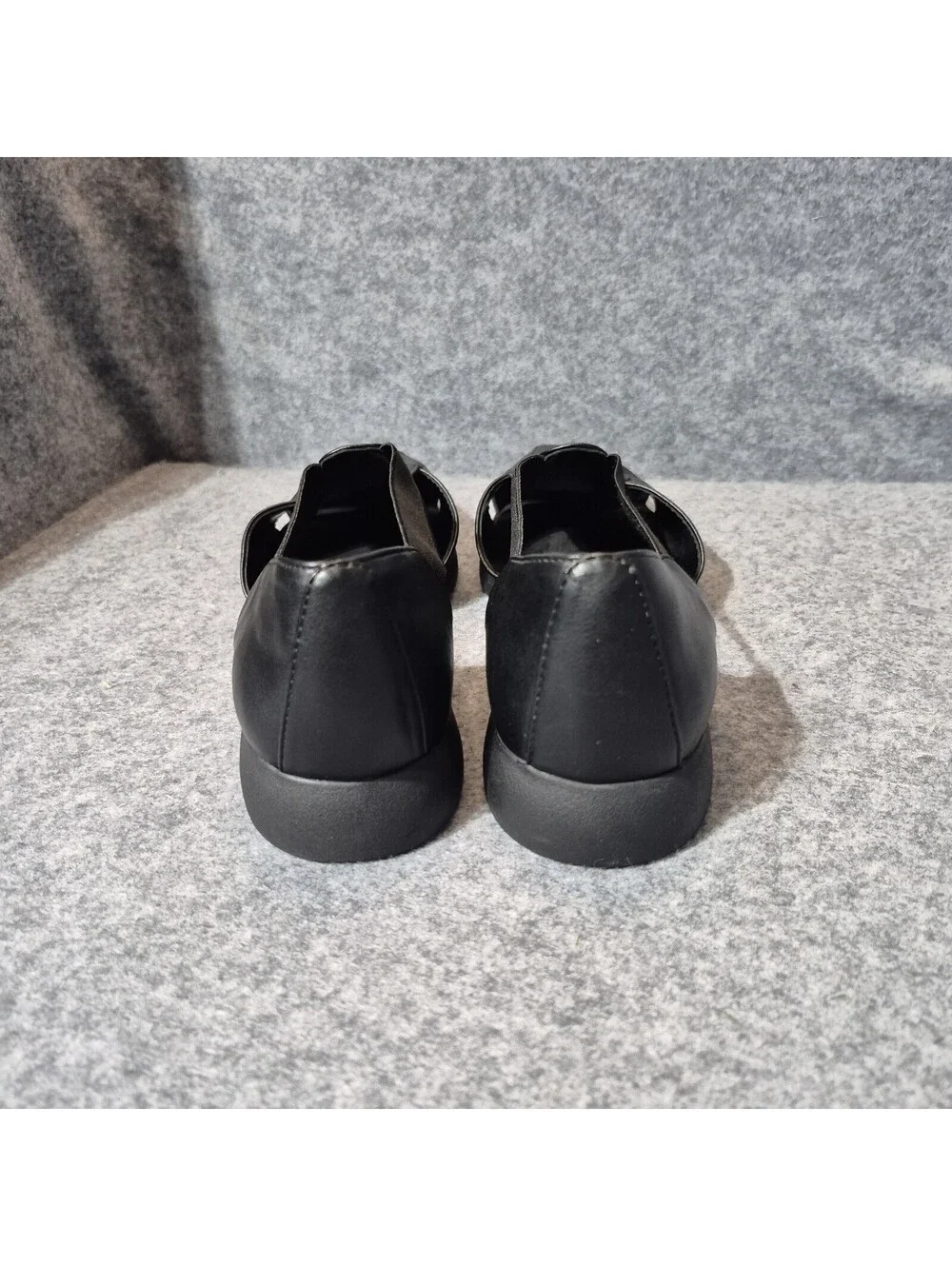 Aerosoles Closed Toe Black Sandals Size 7.5